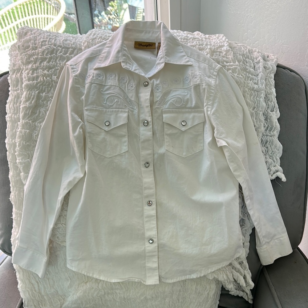 Wrangler Ivory Embroidered Shirt with Silver Buttons